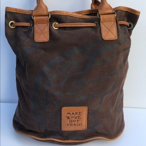 Make Love Not Trash Bucket Bag EUC